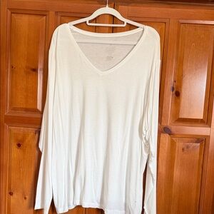 EUC Nine West long sleeve v neck shirt